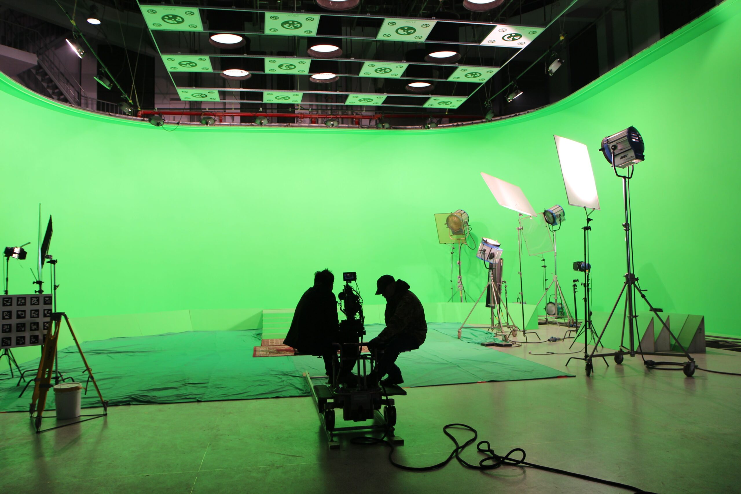 Green Screen Lighting Setup (Complete Studio & Home Guide)